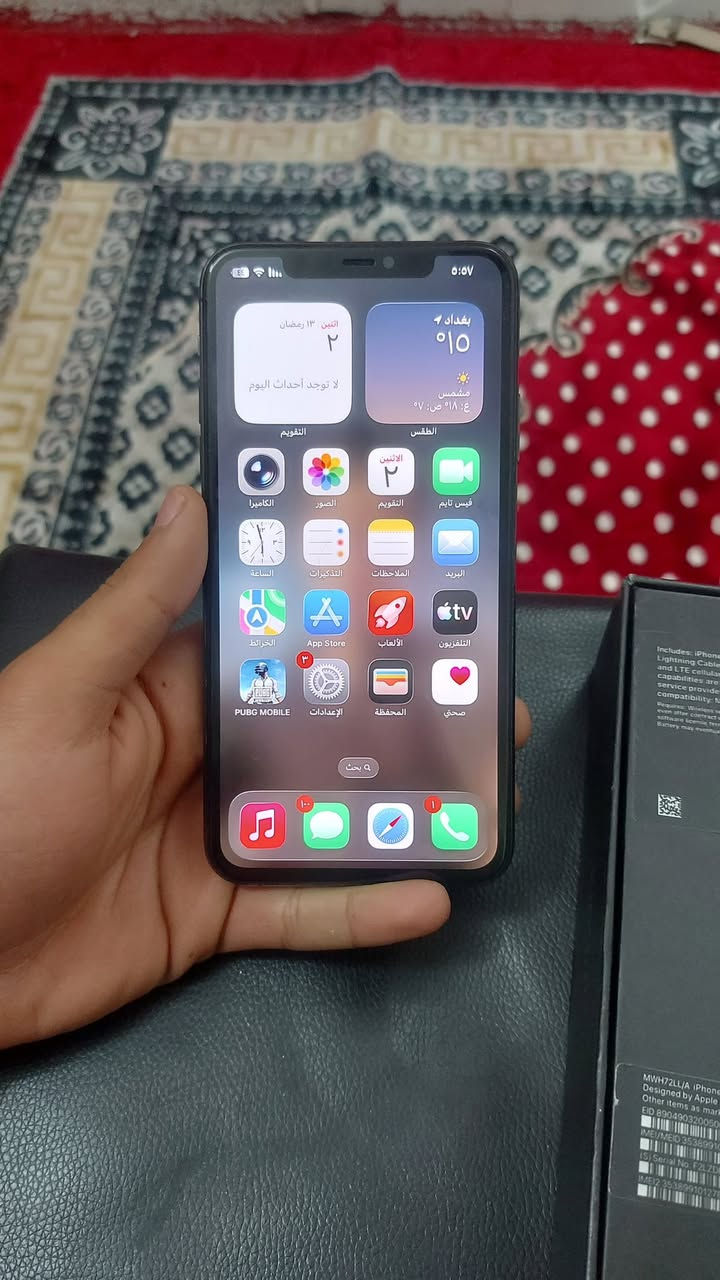 ١١ برو ماكس ذاكره ٢٥٦ بطاريه ٨٤ بلاديه نضيف كلش كله شغال استخدام قليل مبدل بس شاشه OLD وكاله اذا مو مثل الاصليه يرجع عنواني بغداد جديده ***********
