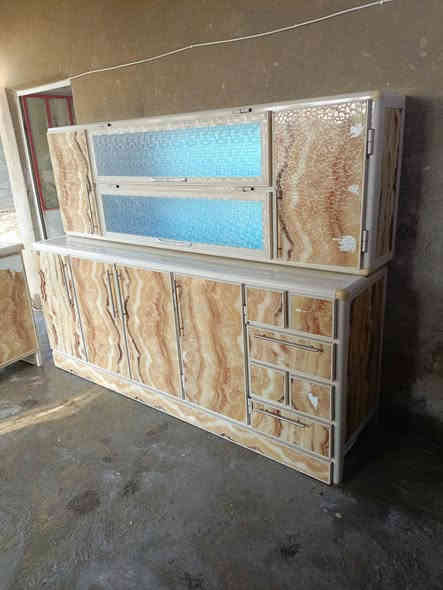 كاونتر  مترين وسنك مترين داخل جدا نضيف
مع فلتر ماء كاونتر احطاطه  
سعر 330 مكان بابل لحصوه ***********
