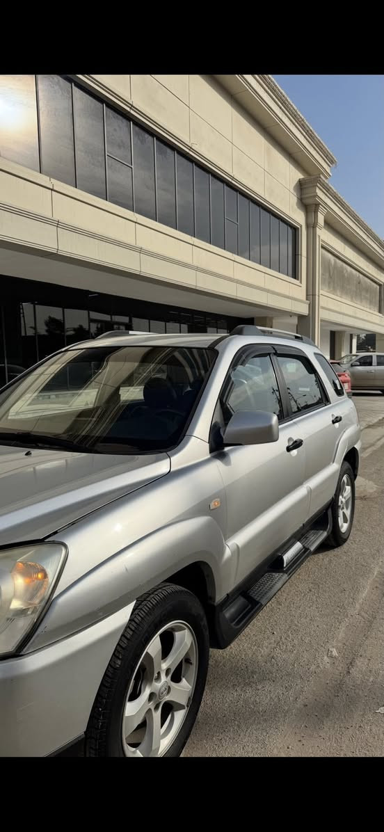 السلام عليكم
للبيع فقط … للبيع فقط بدون مراوس
سبورتج 2010 TLX  
  السيارة رقم بغداد وبأسمي تحويل مباشر
اعلى مواصفات ٤ سلندر٢٠٠٠ 
ماشية   95 الف كيلو  
مواصفاتها 
كشنات جلد بلادية وداخلها لون اسود
فتحة بل سكف 
مرايات جانبية كهرباء 
دوسات جوه بيبان 
الويل اكبر حجم 
تدفئة كشنات 
عليها شاشة جديدة 
وكامرة خلفية تصور 2k
تحكامات ستيرن
الصدر والحدادية كلها جديدة وجاهزة بالكامل    
بيها صبغ فقط دعاميات وبارد اصبع بل بنيد فقط وبارد بالباب الخلفية جهة عكس السائق جدًا خفيف 
سعرها  137 وبيها مجال 
مكان السيارة بغداد منطقة علي الصالح مقابيل مرور الطوبجي
اي استفسار الاتصال على الرقم ***********
***********
