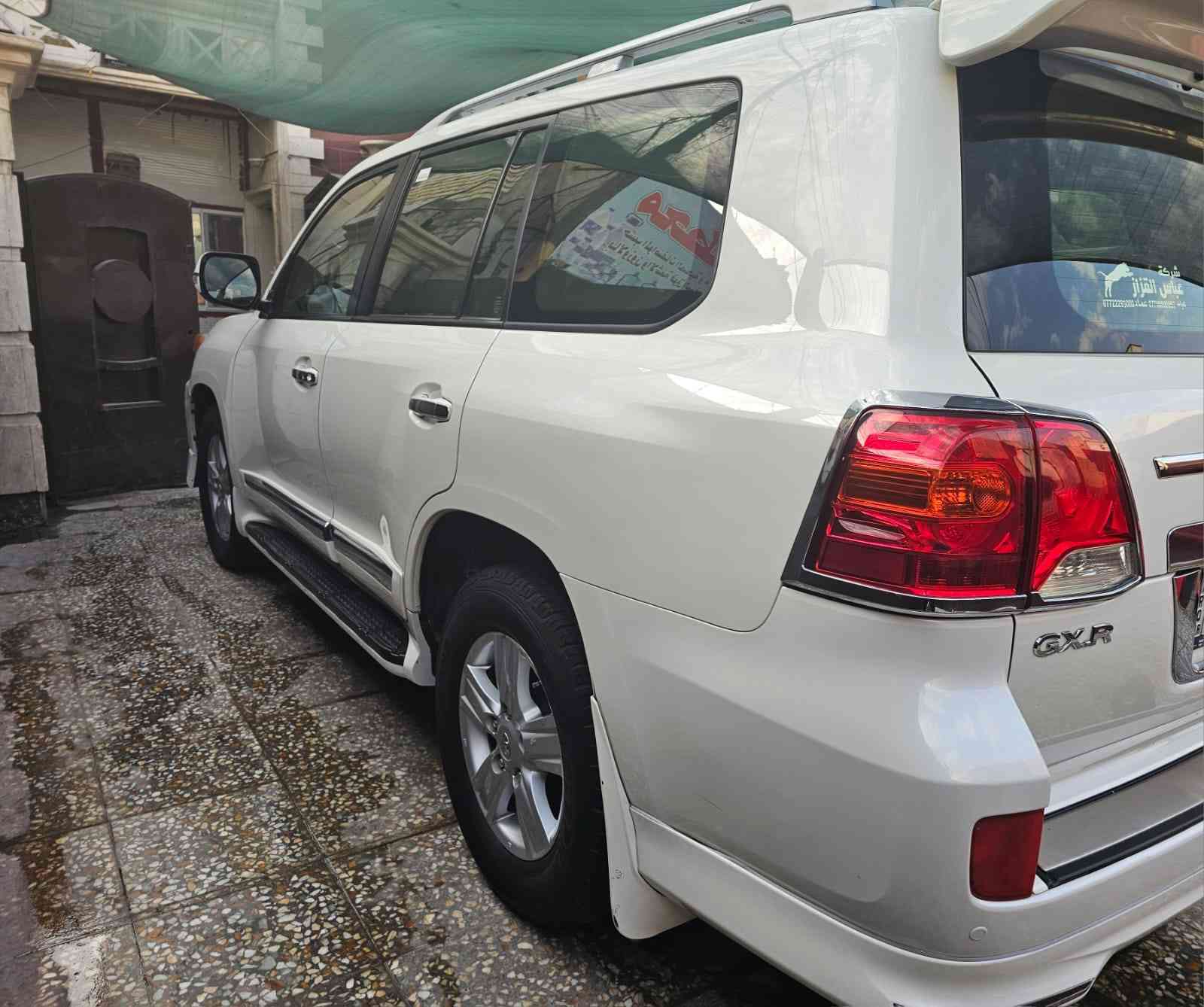 السلام عليكم 
للبيع جكساره 
2014 بريم 

فتحه 

بصمه 

3 شاشات 

مري قلاب عنده الرجوع وشفط 

تشغيل عن بعد 

جام ينزل ويصعد بلبصمه 

كشنات جلد شرط جدد 

السياره جديده داخل خارج 

تخم تاير جديد 

صدر جديد امامي خلفي 

بيها صبغ نص الجاملغ الايمن شخط ونصبغ على كده 

السعر اتصل او اكتب رقم 1 يوصلك خاص 

***********
