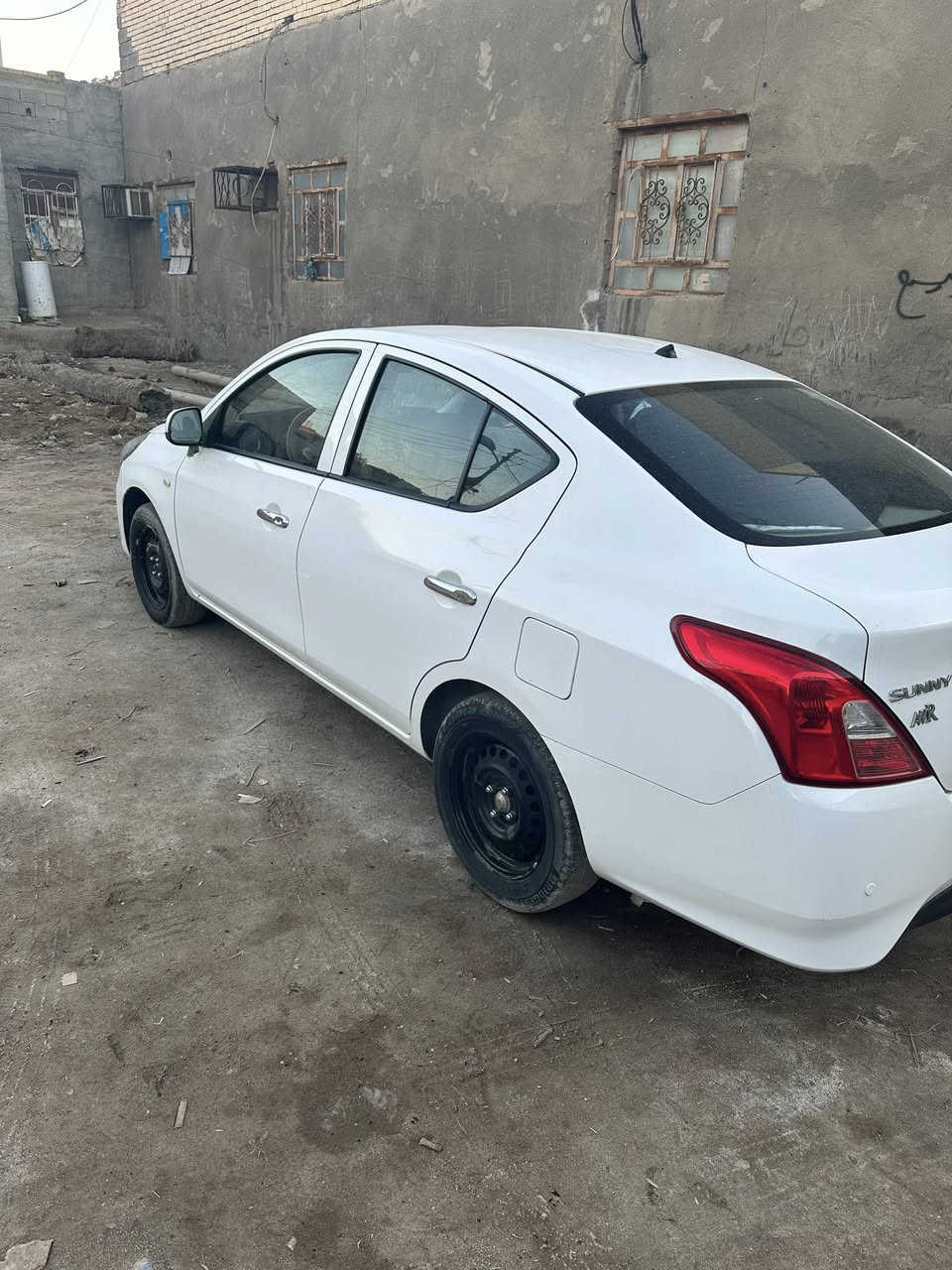 سلام عليكم للبيع سياره سني موديل 2023 أبو البليته الزركه كفاله عامه رقم إنكليزي سنويه ل2030راعيها بالبصره سعر 120 وبيها مجال الاستفسار.***********العنوان بصره.
