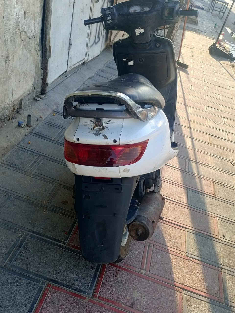 السلام عليكم دراجه فورتي كرستال ١٤٠ الدراجه شغاله سلف وهندر كهربائيات كلها شغاله قفل صندوك واستيرن بس نقصها دكمه لايت وباتري  مكان بغداد الطوبجي السعر ٣٠٠ وبيها مجال الاتصال ع الرقم أو وتساب ***********

