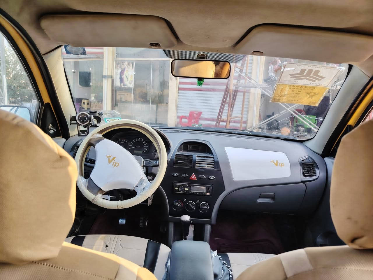 سلام عليكم طيبه للبيع 2015  رقم قادسيه انكليزي مكفوله سياره وجاهزه للخير دومشه وحداديه جديده  جديده وتايرات جدد باتري جديد ص مكينتها بيها بخار موقوي سعرها ٣٥ رقم ***********
