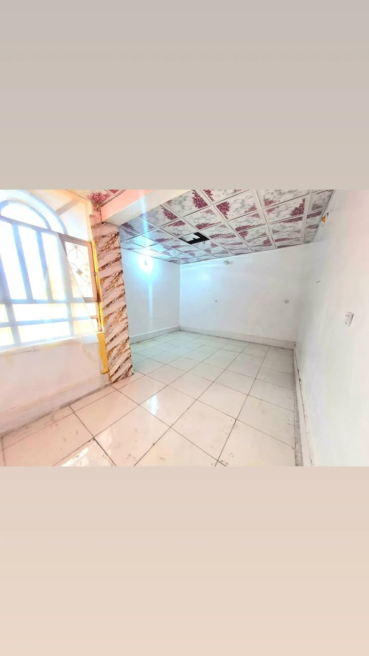 دار طابقين للايجار فقط ايجار .
ايجار مدى طويل لا يؤجر اشهر.
في حي الوفاء مقابل الجامعة على االشارع العام قرب المجسرات خلف شارع البانزين خانة خلف المدارس .

غرف نوم عدد ٣ 
حمام عدد ٣
صالة عدد ٢
مطبخ ، استقبال ، مخزن ، طارمة صغيرة 

السعر ٣٥٠ الف 🔒


**إذا كنت صاحب هذا الإعلان وتريد حذفه لأي سبب، رجاءا أرسل رسالة إلى الدعم الفني**