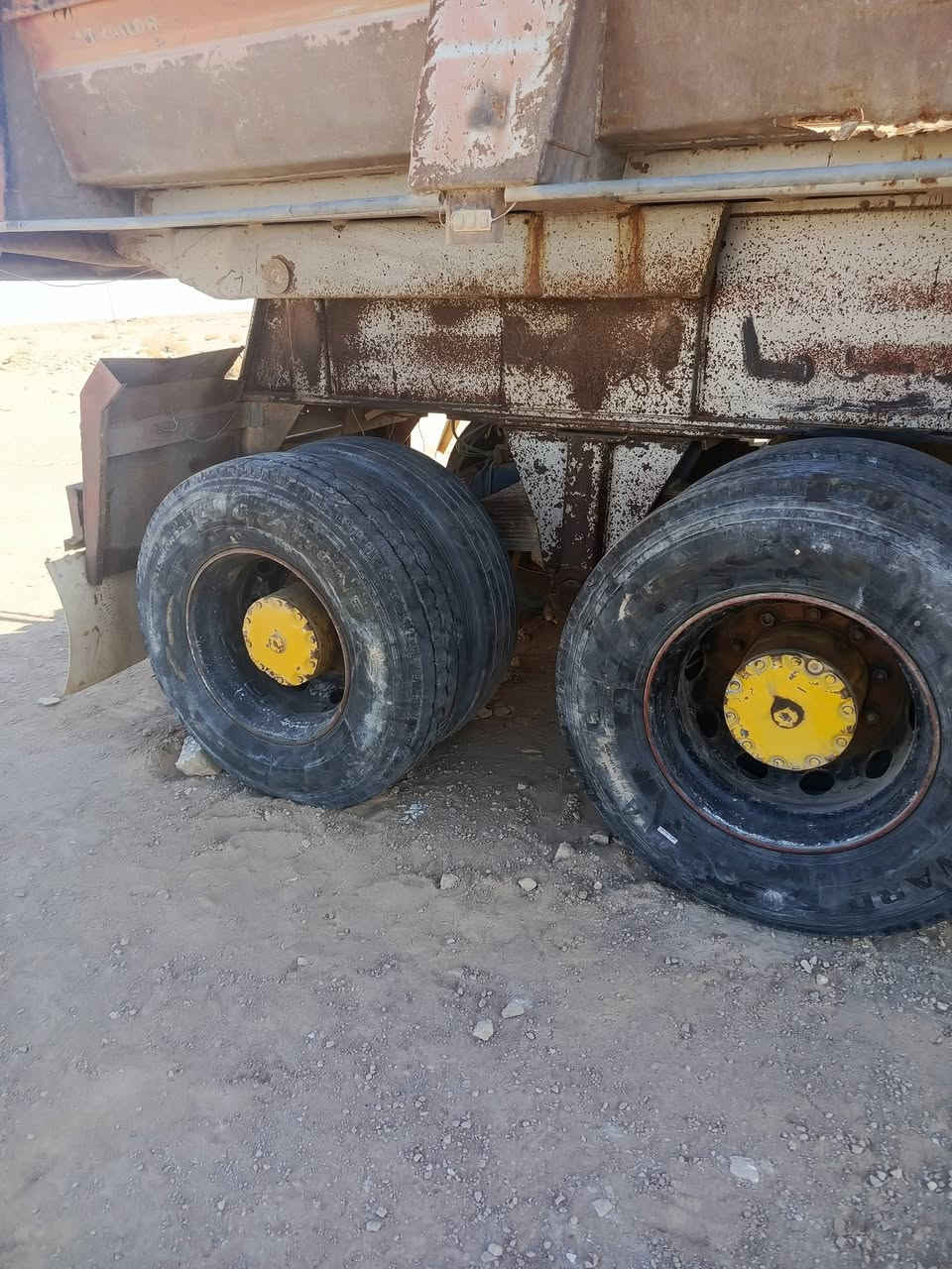 السلام عليكم عرباين حداديات 3 اللبيع الحمره ذرعة 28 5خانات 30 مكفولات من كسر وفطر المكام رمادي ناحية الوفاء مكلف بنشر السعر اتصل على رقم الهاتف ***********
