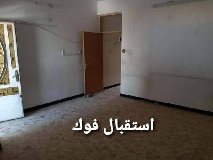 مشتمل طابق ثاني معزول للايجار في حي الرفاق شارع الشارقة, مساحة 100
متر، يحتوي على غرفة نوم واستقبال ومطبخ وخدمات وبيتونة وسطح. يمكنك التواصل مع الرقم 
***********
