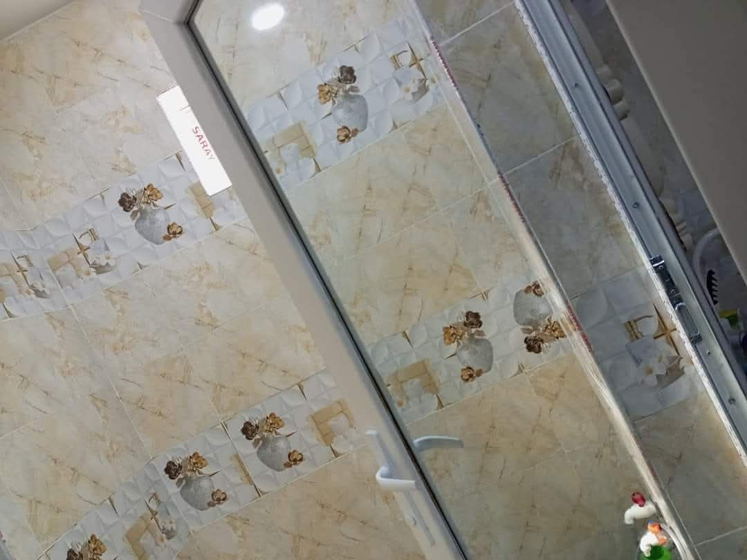 اعلان مزرعة للبيع مساحة 700متر  بي بناء بيت 200متر بناء جديد مرتب قول كاشي بي بئر ماء بي كهرباء العنوان كركوك مقابل حي الصناعي الجديد قريب من شارع العام للاستفسار اتصل بل رقم ***********
