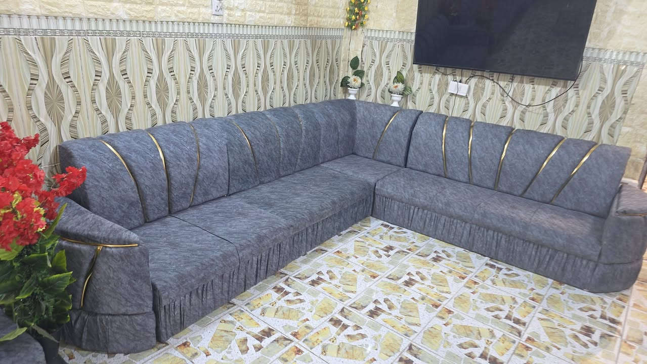 ديوان  للبيع مستخدم نضيف 22مقعد يعني ديوانيين سعرهن ب425العنوان كربلاء، حي العامل نهاية 🔚 السوق الاخير قرب جامع اهل البيت معرض بركات ال محمد عليهم السلام هاتف ***********
