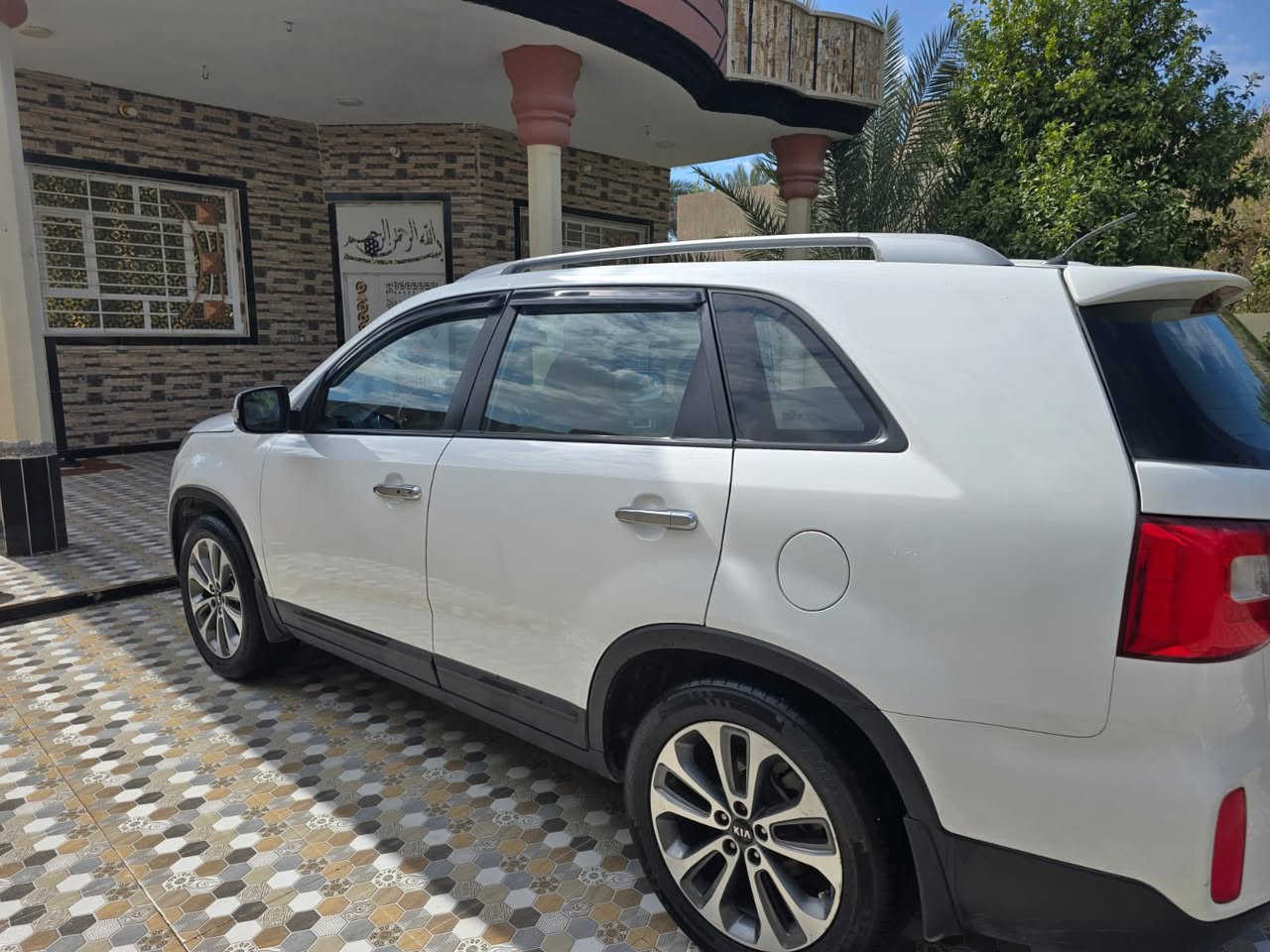 السلام عليكم من رخصة الادمن 
سورنتو 2014 خليجي 
رقم سليمانيه باسمي 
محرك 2400 
فول مواصفات عده الفتحه 
بصمه كشن كهرباء
 7راكب 
تبريد 3قطع 
السياره جاهزه من كلشي 
تخم تاير صدر امامي خلفي 
تبريد تدفئه كير محرك كله مكفول 
بيهه رشات كلير اثر شخط بدون دواخل 
بدون ارباك مكان السياره ديالى المقداديه 
السعر 154 وبيهه مجال 
***********
