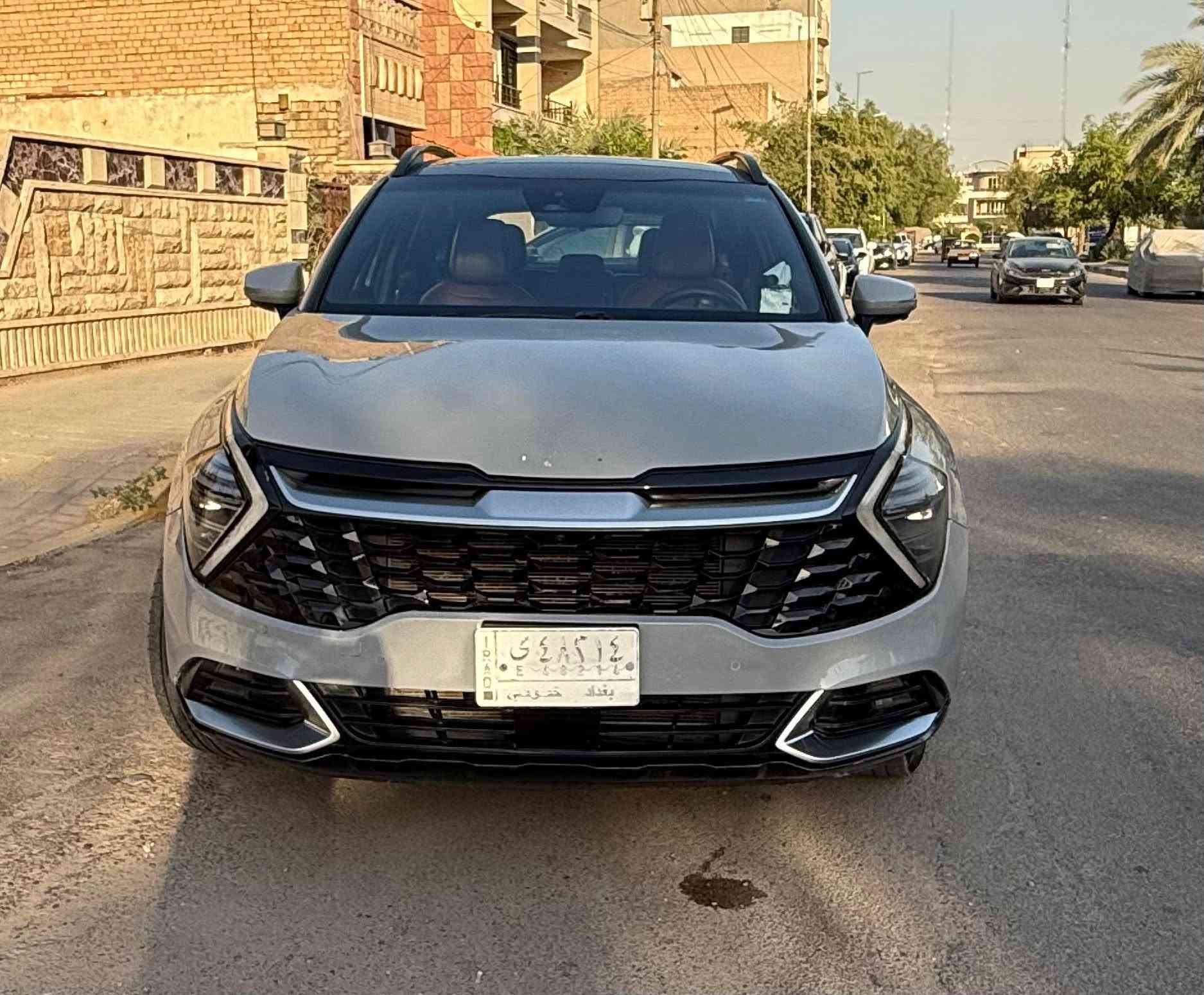 السلام عليكم للبيع او المراوس 
كيا سبورتج SX برستيج 2023 
مكينة 2500 
ماشية  50 الف 
بانوراما
كشنات امامي ثنينهن كهرباء + تدفئة + تبريد 
5 كامرات كامرة بلعداد اشارة
رادار امامي خلفي جانبي كشنات خزن ميموري 
حساس امامي خلفي مانع اصطدام 
اوتو بارك اوتو هولد  قيادة ذاتية + تحديد مسار 
شاشة كبيرة 
وبعد بيهة هواي موصفات .....  السياره مجفيه ع صفحه معمره تعمير درجه اولى  سياره جديده صار صبغ بيه صفه سايق ول بجم  وجنطه عدا صفحه صدر بلاديه  
موجوده بغداد شعب سياره  واتصل 
رقم بغداد و مكانهة بغداد  
الاتصال ***********

سعر 177 قفل
