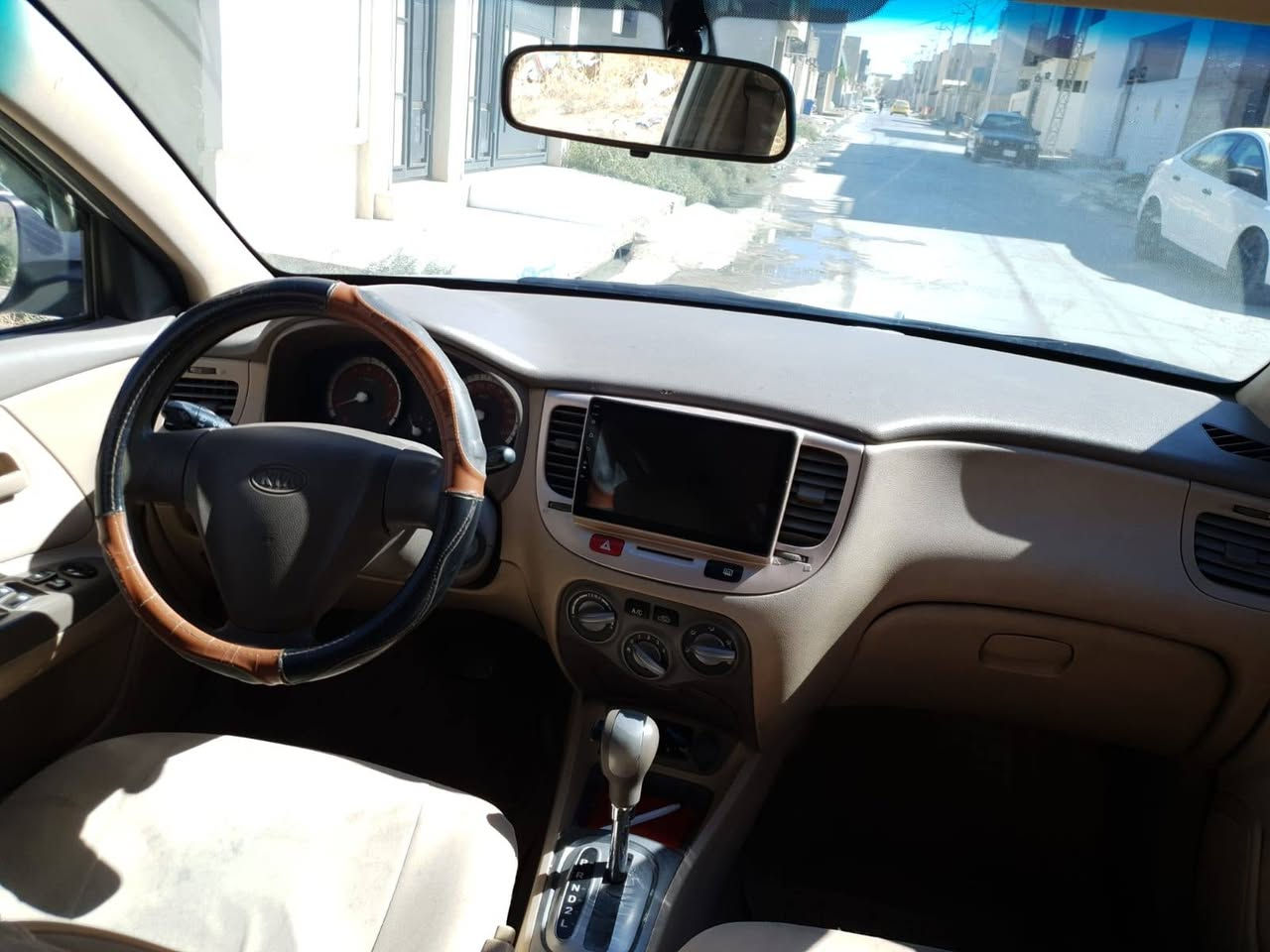 السعر ٨٦ ورقة
كيا ريو ٢٠١٢
محرك ١٦ 
صبغ جاملغ السكن وشوية من البنيد نعتبرها قطعتين
بخصة اصبعين براس الشاصي موضح بالفيديو
 تبريد
تدفئة
جامات كهرب
شاشة وكاميرا ب١٨٠ الف
مكانات بارد بسيطة واضحة بالعين مو مصلحة
رقم اربيل والسنوية مو ساقطة
كلشي بسعره لو مابيها هاي الملاحظات يكون سعرها ٩٥ او ١٠٠
السعر ٨٦ وبي مجال
*********** يتوفر واتساب
