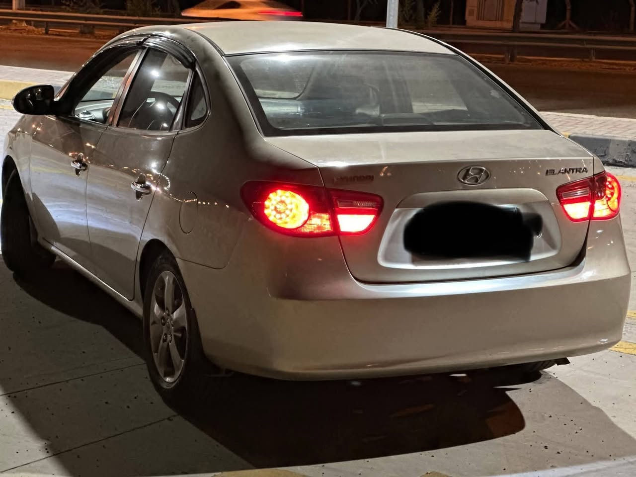 النترا 2009
بدون صبغ 
محرك 1600
محدثه افانتي 
رقم نينوى مسطره
بيها ربع جاملغ جهة النفر 
سياره مال بيت 
للاستفسار 
***********
