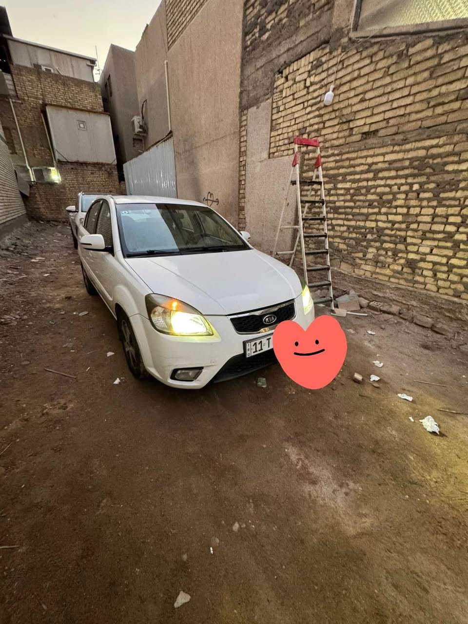 اسلام عليكم
كيه ريو ٢٠٠١٢    -  خليجيه مكفوله كفاله عامه  فقط شبر صبغ -او بارد قليل
تخم تاير جديد 
باتري جديد 
صدر جديد
غرفه جديده 
سياره جديده اب معنه الكلمه
السعر ٩٥ بيه مجال ***********
