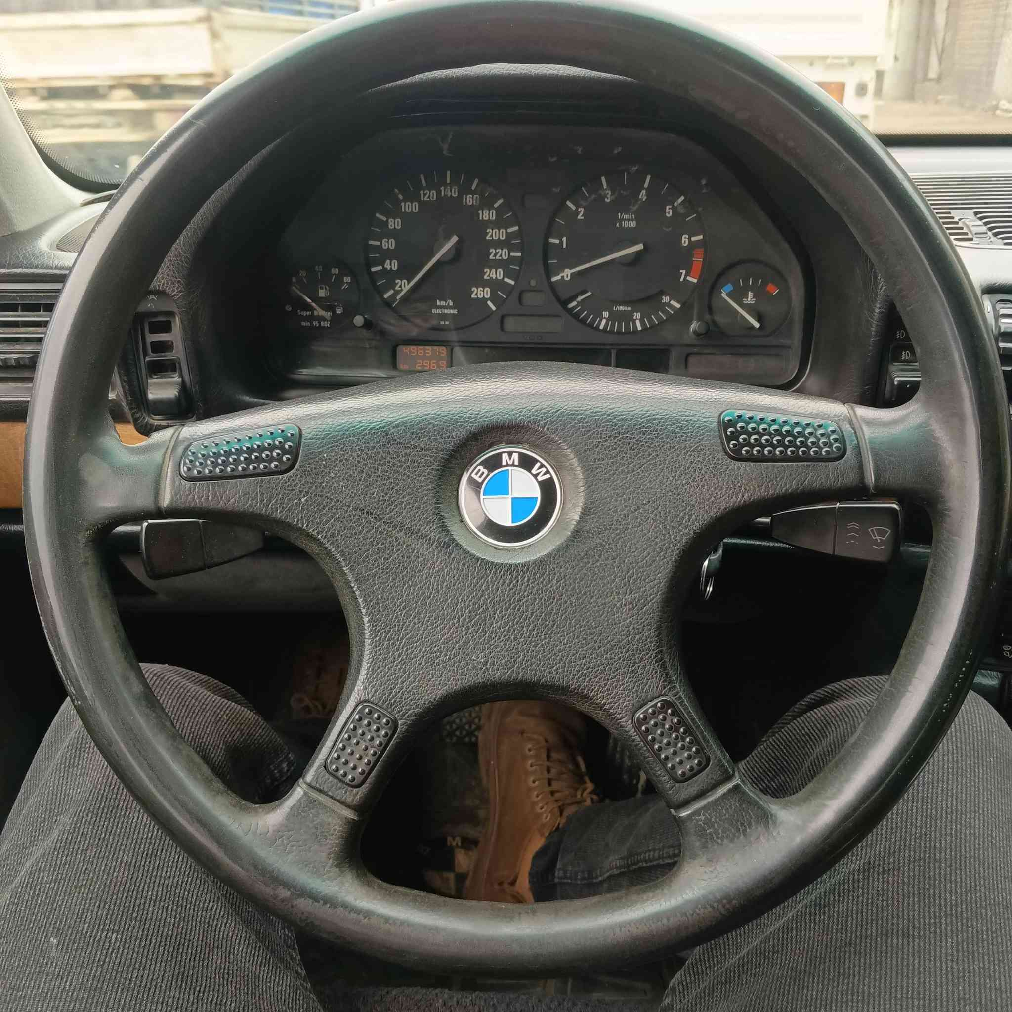 سلام عليكم بيئم حجم ٧٣٠مفتوح اصل بليته وشاصي بدون حادث صبغ لجماليه رقم بغداد بسم المالك تبريد ثلج محرك وكير خير من الله السياره جاهزه من كلشي مال جني بيع او مراوس ونطي فرق *********** وتسهيل من الله
