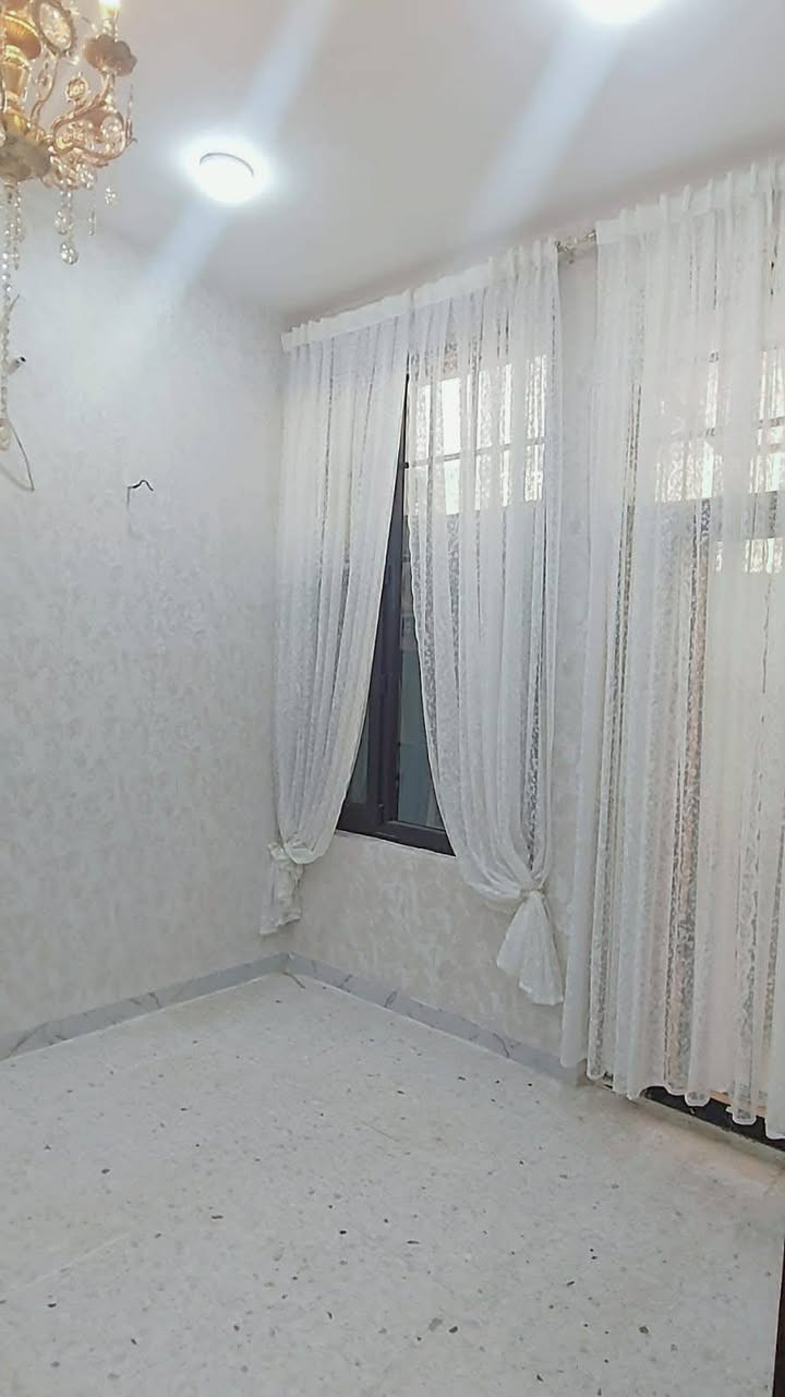 السلام عليكم
بيت للبيع بناء حديث درجه اولى يحتوي صاله واستقبال وغرفه نوم جوه مطبخ حار وبارد وفوك غرفه وصاله النزال سته وربع في ١٦ قريب عل الولايه السعر عل الخاص العنوان كربلاء الجاير قرب اسواق الكفيل وهذا رقمي *********** اتصل وبيك خير وتدلل
