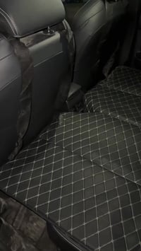 مفرش سيارة • جلد أسود • قابل للطي