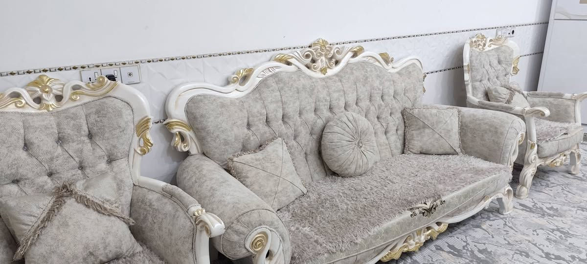 قنفه ملكي كلش كلش حلو 😍
مراسه عله واساب أو خاص 
 رقم موبايل *********** هردي عادل
