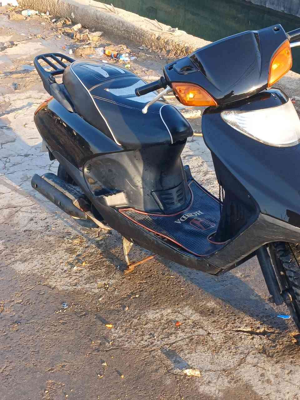 السلام عليكم
سبيسي ياباني للبيع الدراجه خير من الله ونشطه مكاني كوت_الكفاءات 
السعر550 وبيه مجال حك الجيه
الشراي ويريد يعرف باقي التفاصيل اتصل عله الرقم ***********
واتساب موجود همين
