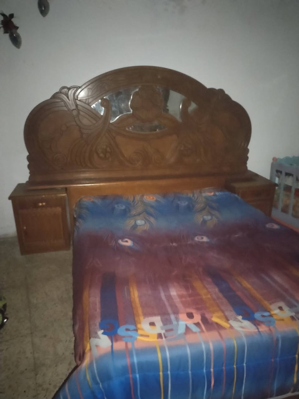 السلام عليكم غرفه للبيع ام سته تزكام اي واحد يردهه يتصل لو يجي خاص *********** بل كوت بل شرقيه
