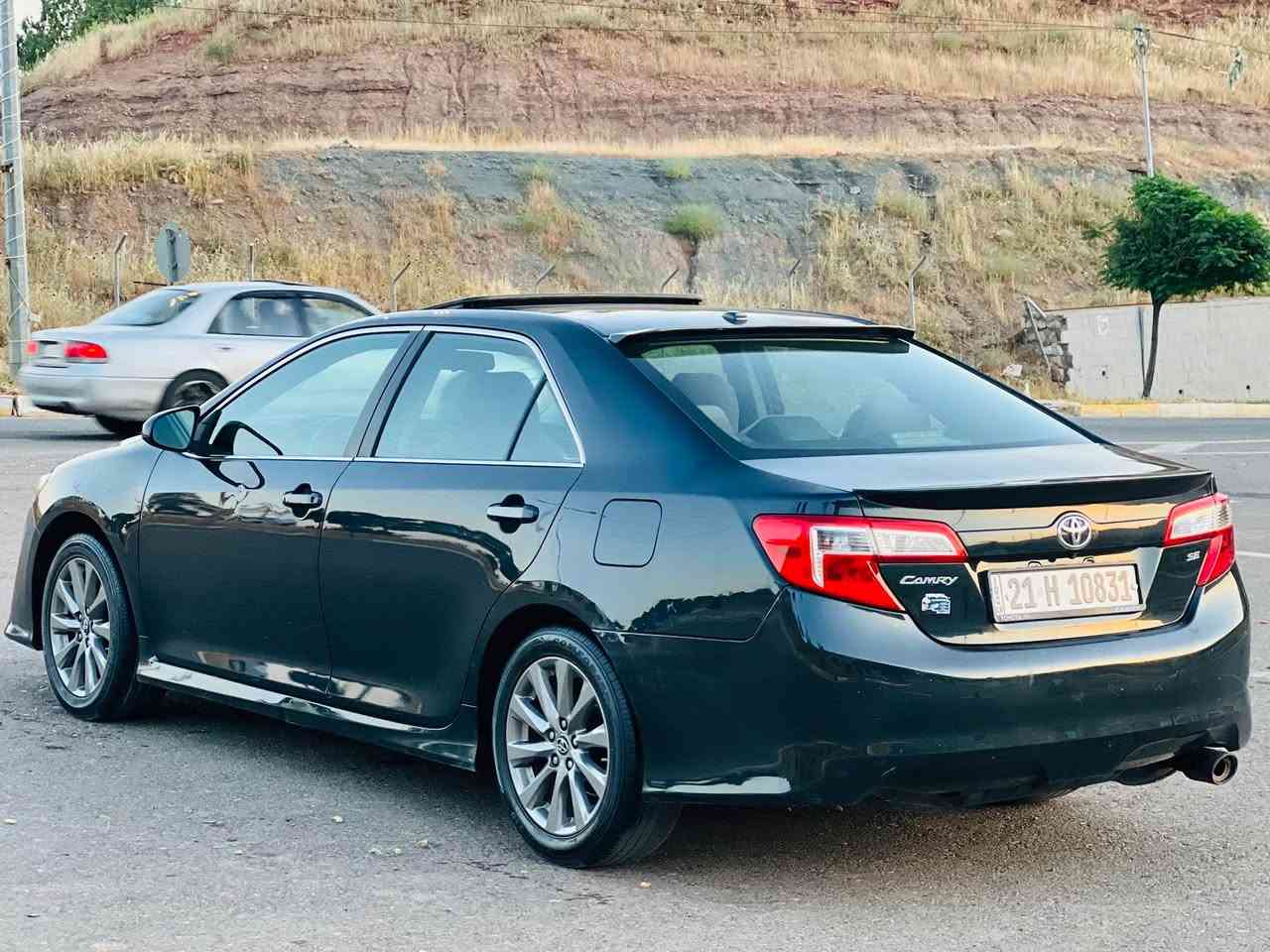 کامیری مۆدێل ٢٠١٢
فول مواسەفات
سلایت سێ گێر کوشن جلت
سەیارەکە یەک دەرگای بۆیاغە
لەگەل دوو شوێن ساردە کوت
گێرو مەکینەی بەشەرت 
سەیارەکە زۆر توندو تۆلە مەسرەفی تیانیە
زۆر پاکوخاوێنە
ژ.م***********//***********
ڤایبەرو وەتسئاپی jلەسەرە كويسينجاك, أربيل
