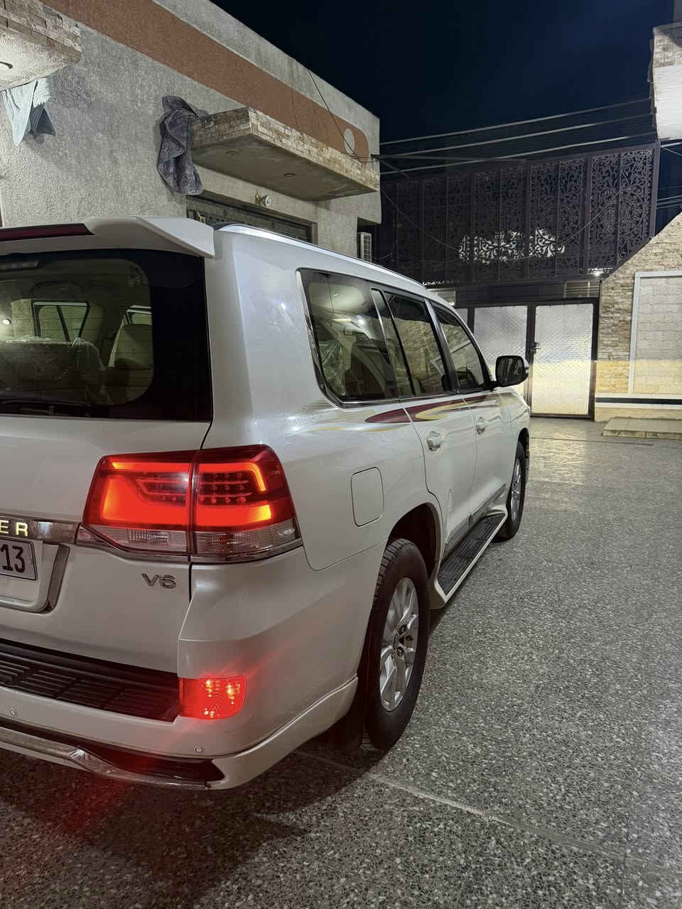 سلام عليكم
لاندكروز 2017  6 سلندر
رقم بغداد 
السياره بيهه ربع جاملغ امامي صبغ وبنيد مبدل بلادي بدون صبغ 
ايرباك الدشبول طاك فقط
مكان السيارة بغداد 
رقم الهاتف ***********
