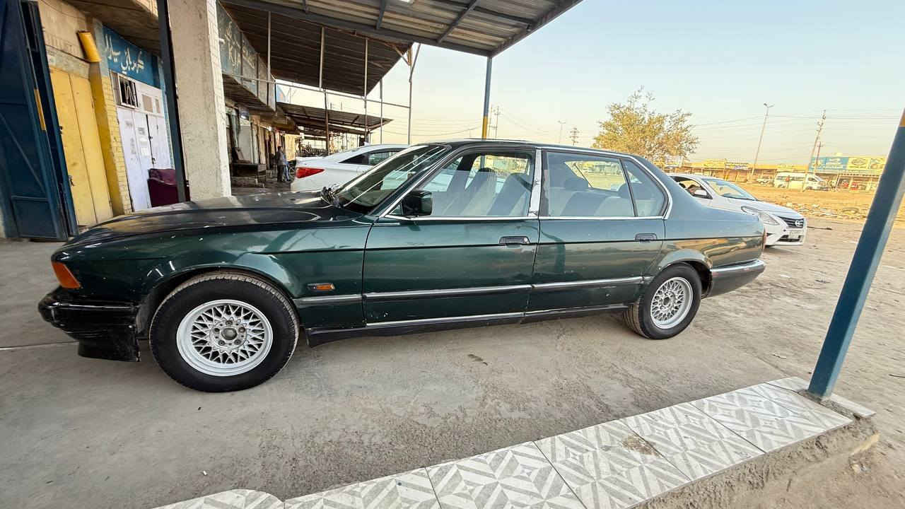 السلام عليكم للبيع BMW حجم 730 موديل 1992
السياره حداديه اماميه وخلفيه كله جديد 
تخم تاير جديد مكينه وكير خير من الله 
كشنات كهربائية 
كهربائيات كله شغاله 
العنوان بابل
سعر 38 وبيه مجال 
***********
