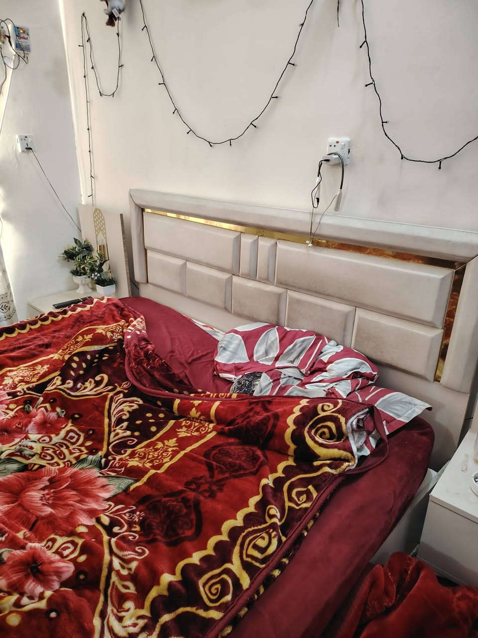 ‏‪بيع غرفه تركيه مستعمله اول شده اله الغرفه والله نضيفه كلش العنوان بغداد الشعله السعر 800 وبيه مجال الرقم‏‪***********‬‏
