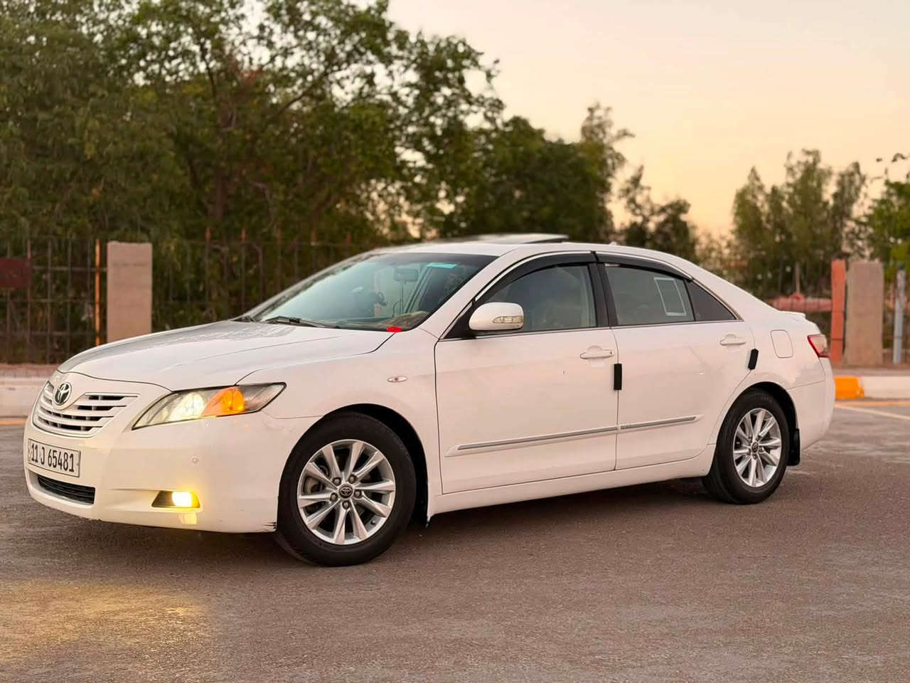 السلام عليكم
كامري 2009 خليجي 
GLX 
رقم بغداد باسمي تحويل مباشر 
فول موصفات 
كشنات جلد 
كشن كهرباء 
تبريد ثلج 
برده خلفيه وشغاله 
حساسات امامي وخلفي 
كامره خلفيه 
تخم تاير جديد 
محرك كير كفاله 
كروز سرعه
السياره بيه باب مصبوغ فقط  
السياره ماشيه 160 KM  فقط 
صور السونار مرفقه 
السعر 123 وبيه شويه مجال
***********
***********
