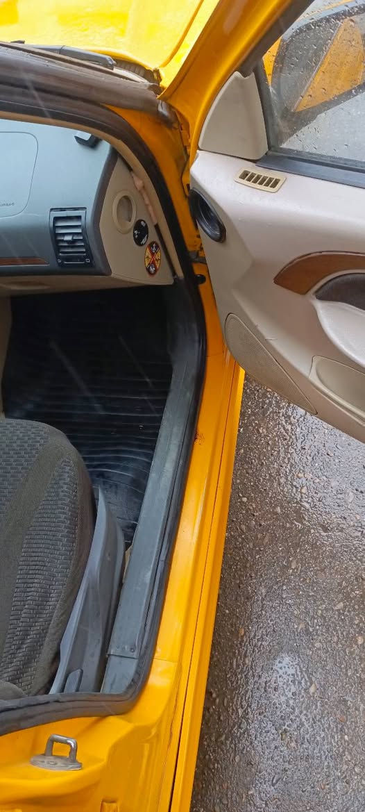 سلام عليكم سيارة بيجو موديل 20 سنوية سقطت صارلها اقل شهر سيارة نضيفة احلا من صورة  جاملغ امامي وبنيد مبدل كير ومكينة كفالة وكشرة حلوةة سيارة مال جناي مامتعوبة ماشية 140 سيارة جاهزة حط كير وطلع كل نقص مابيها سعر 55 ورقة بيها مجال قليل كلش رقم الهاتف تصل وتدلل ***********
