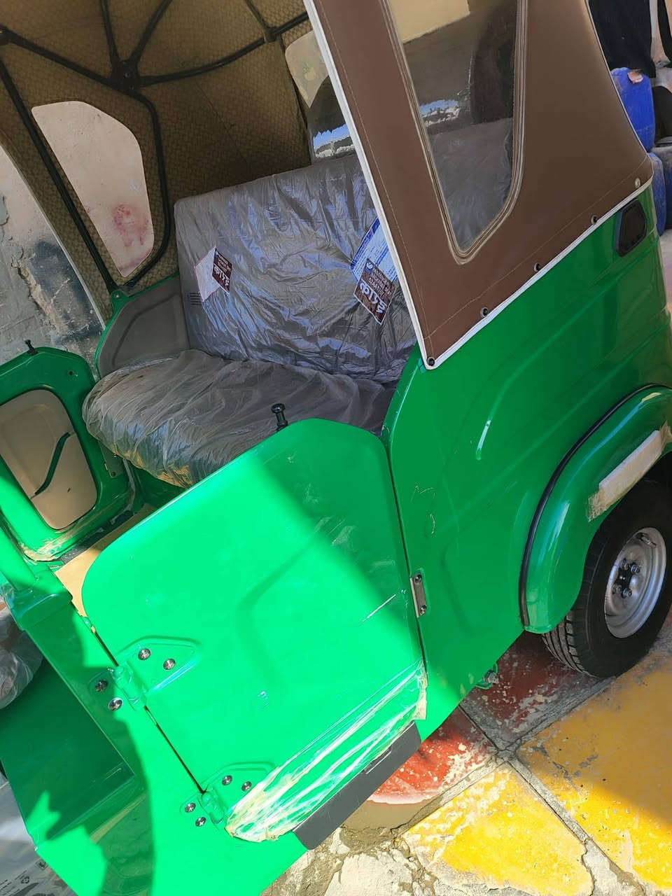 السلام عليكم تكتك للبيع ثلاثه وعشرين الدخوليه أربعة وعشرين كفاله عامه كامله مكمله اوراق أصولية تكتك ما عايزه شيء بيه كم رصعه الي يحب يتصل هذا رقمي ***********
