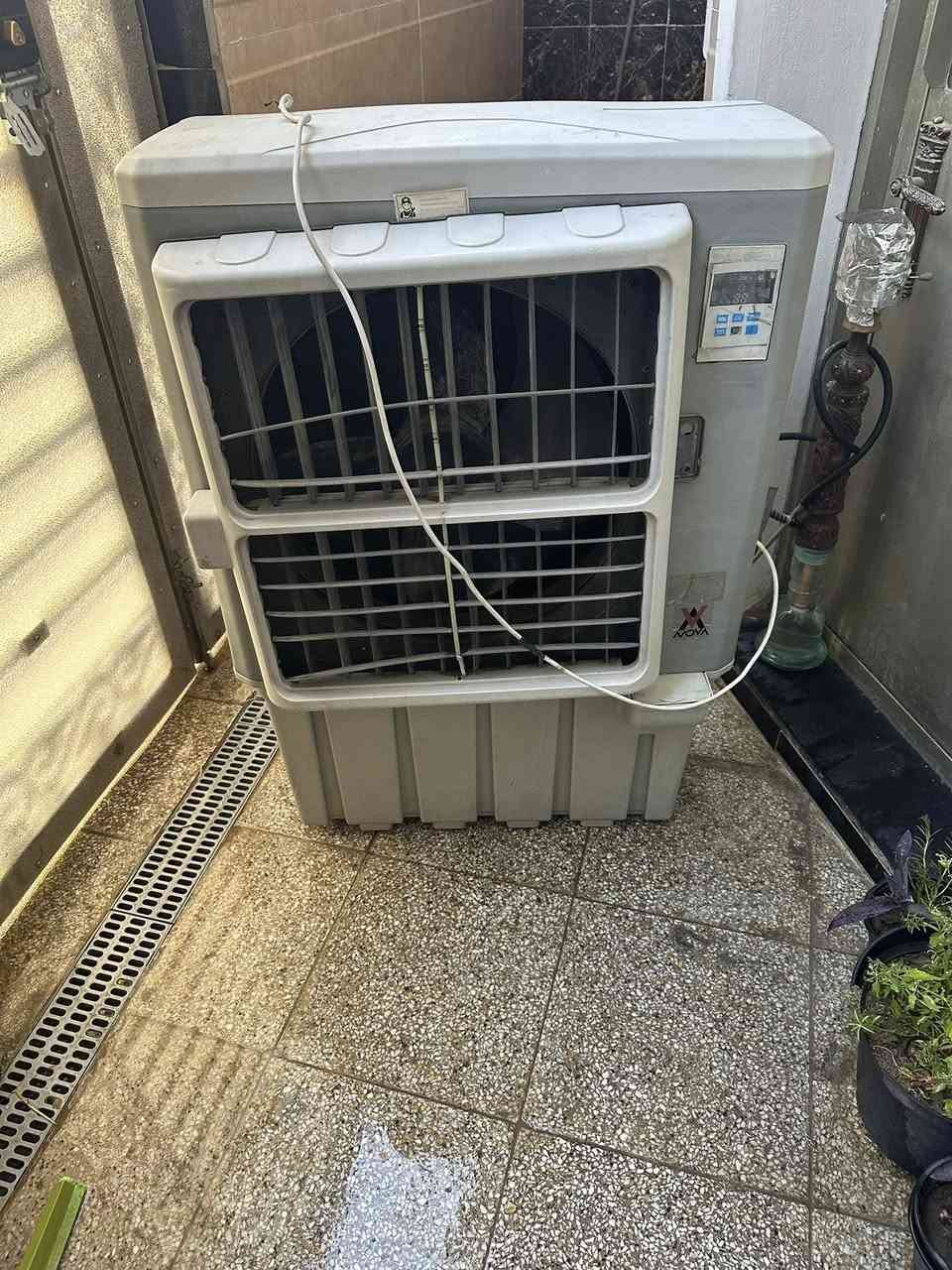 السلام عليكم 
كنفيره و مبرده الحجم الحبير للبيع مكاني الحريه
***********
