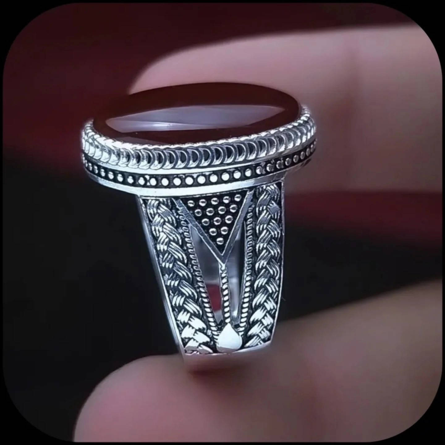 تصاميم تخطف الانظار 💫
لأن التفاصيل تصنع الفرق 👌
نقدّم لكم خاتم فضة عيار 925 بتشطيب راقي ولمعة تدوم، تصميم يجمع بين الفخامة والبساطة ليليق بكل إطلالة.
✔️ خامة فضة أصلية
✔️جملة-تجزئة
✔️ تصميم مميز يناسب جميع الأذواق
✔️ مناسب للاستخدام اليومي والمناسبات
✔️ خيار مثالي كهدية راقية 🎁
✔️للتواصل والطلب  معنا عبر الواتس اب 
#عقيق_عقيق_يماني_خواتم_عقيق_عقيق_كبدي_عقيق_احمر_احجار_كريمه_تراث_يماني_حجر_العقيق
#اكسبلور_اليمن_العراق_السعوديه_الاردن_الكويت_الامارات_عمان_سوريا_المغرب_الجزائر_تونس


**إذا كنت صاحب هذا الإعلان وتريد حذفه لأي سبب، رجاءا أرسل رسالة إلى الدعم الفني**