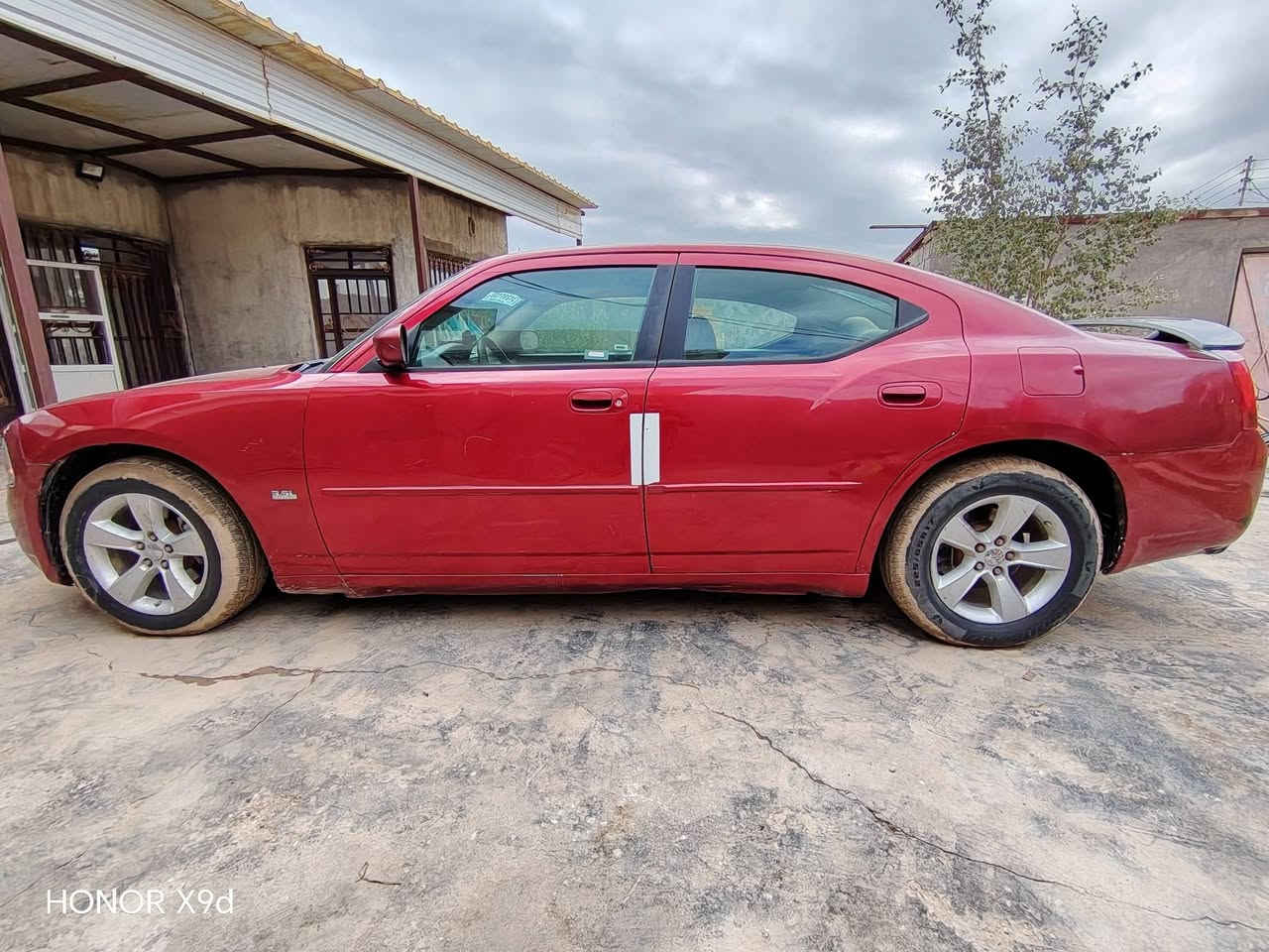 السلام عليكم...
جارجر 2009 
رقم بغداد هزة صارلهة شهر
جاهزة شغل واطلع وين ما جان عوزهة شي بسيط 
ضربتهة جاملغ امامي واخلفي 
المكان ديوانية. 
السعر 96... موبايل ***********
