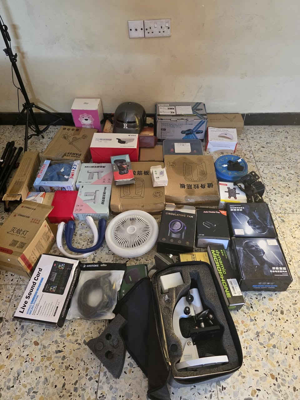 شلعة اكثر من ٥٠ قطعة من عدة هاي صوتيات لي مأشر عليهن مبيوعات بيهن مجهر وبيهن جلاية وبيهن ريبورت وبيهن كامرة هية هاي فلوسك لباقي ربح  ناس شيل ناس احسبهن ٤٥ قطعة وعندي كراتين هيج بيهن مال عيد ميلاد وهاي سوالف وملابس هم هدية وياهن  القطعة على ٣.ونص ا توصيل فقط بغداد


**إذا كنت صاحب هذا الإعلان وتريد حذفه لأي سبب، رجاءا أرسل رسالة إلى الدعم الفني**