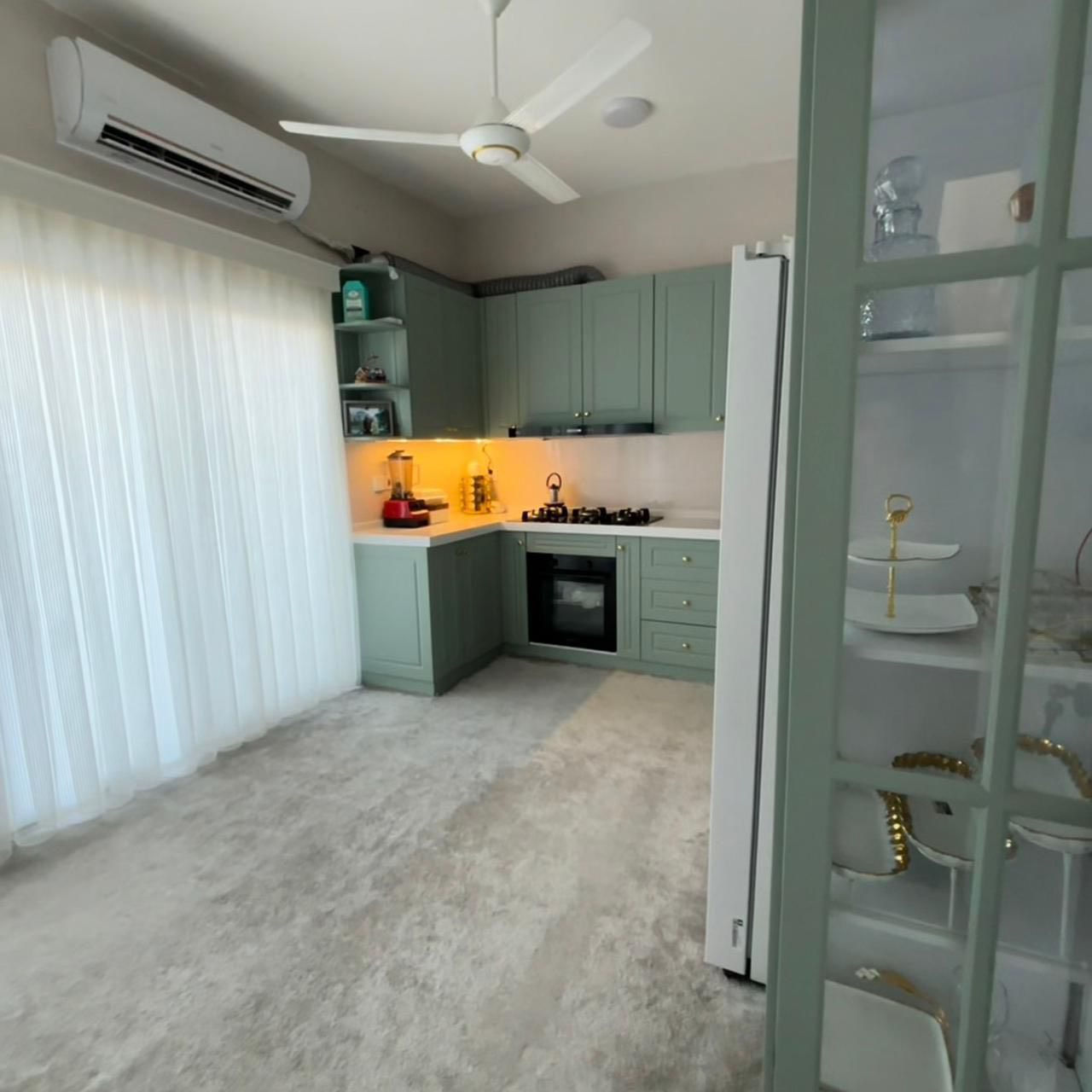 سلام عليكم اخوان🌹رمضان كريم عليكم 

بيت جديد في #مجمع_اللؤلؤة_السكني في كربلاء المقدسة
البيت جديد جداً جاهز للسكن (يحتوي على مطبخ HDF وسبالت عدد ٤ ✅
اثاث كامل مثل بالصوره تاخذوا
زوالي واحهزه كامل
تجهيز جديد كم شهر مشتريهن 

مساحة 200م في المرحلة الاولى جاهز للسكن(في الفرع الرابع) 
خدمات كاملة في المجمع (مي وكهرباء وتنظيف وسكيورتي )

البيت طابقين 

الطابق الارضي صاله ومطبخ واستقبال مع صحيات وحدائق داخليه (٢) وغرفه نوم( ٢) مع صحيات 

الطابق الاول غرفه ماستر كبيره جدا مع صحيات

وسطح داخلي  ومن الممكن بناء غرفه جديدة في الطابق الاول 

✅السعر ٢٢٠ مليون مع الاثاث ينباع جاهز للسكن مباشرةً
البيت  بي سند وتحويل مباشر بأسم المشتري

للجادين في الشراء الاتصال
🔻***********🔻
