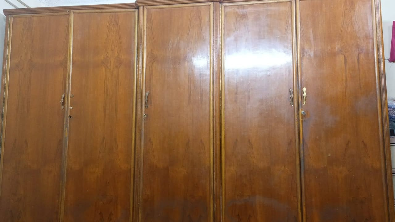 السلام عليكم مكلف بلنشر قنصور خمس ابواب للبيع السعر 225 هذا رقم صاحبه
‏‪0778 202 2052‬‏
