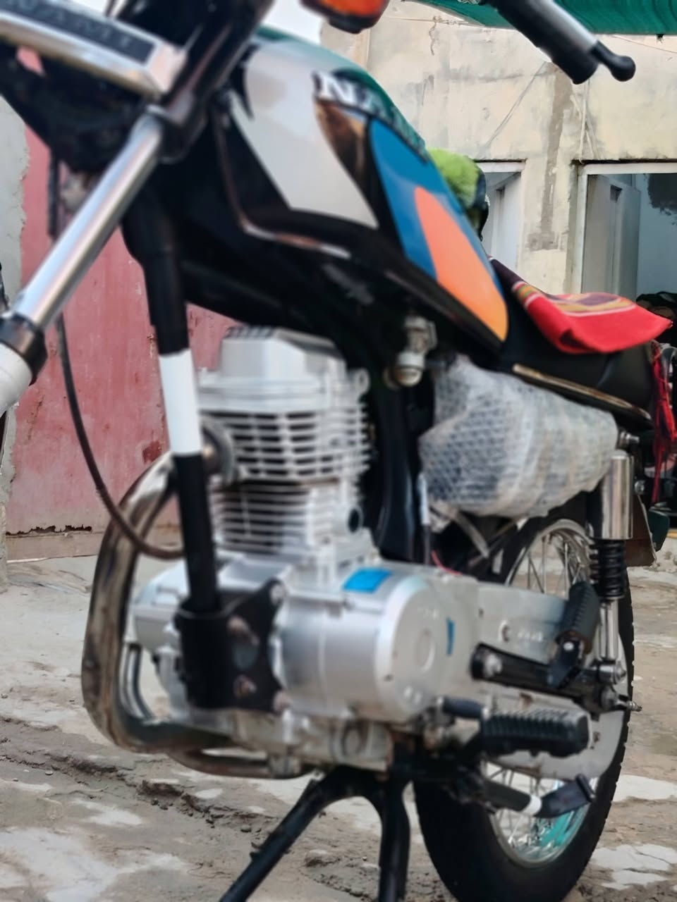 سلام عليكم دراجه وراق سكنر مدليل ربعه وعشرين معمره دراجه وجاهزه كلشي ما ذب عليه الشاصي 20مكاني الحمزة الشرقي  وهاذه رقمي ***********
