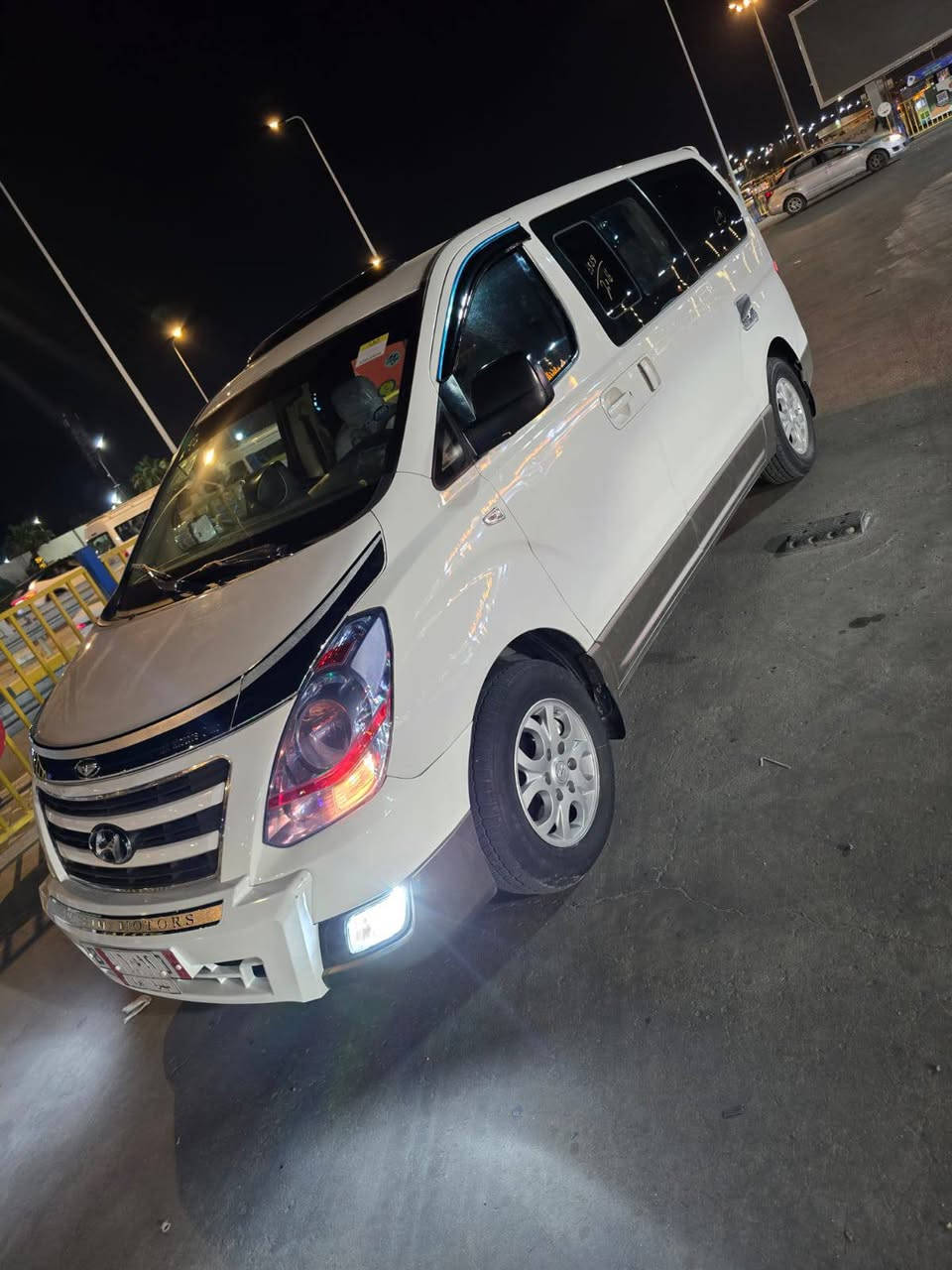 سلام عليكم ستاركس 2016مفتوح محور مسكر اوتماتيك سياره كفاله عامه ماعده شبر بارد بلصندوق تبريد حداده تخم تاير جاهزه من كلشي سعر ١٩٥ ***********بصره ابو الخصيب مهيجران
