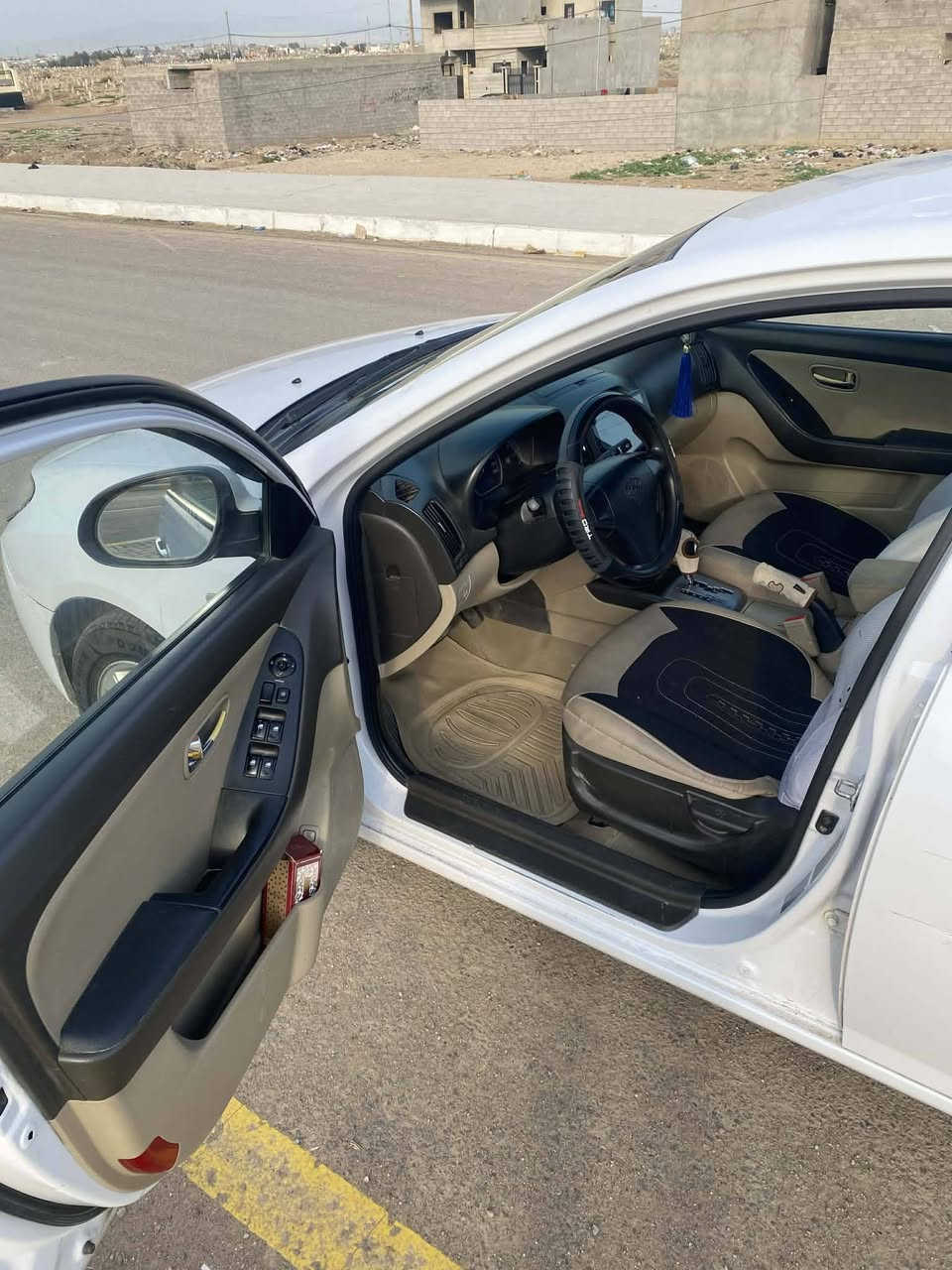 سلام عليكم النترا لبيع موديل 2011سنويةبسمي هزة فحص جديد كابون بانزين موجود بيها جاملغ الامامي مبدل اصلي فقط بلاصبغ ولا معجون سعر122بيها مجال ***********
