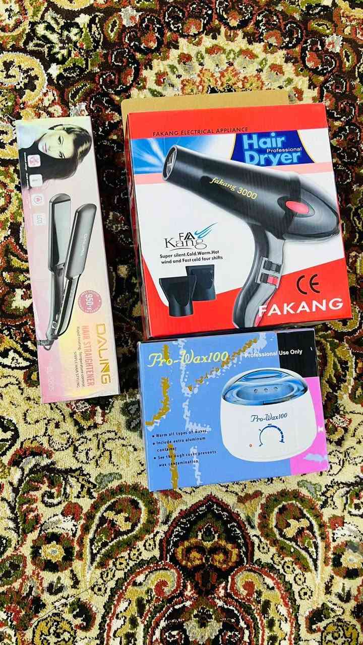 صالون حلاقة للبيع متكامل بعدة بالكارتون جديد مامستخدم  لمعرفة التفاصيل الاتصال بالرقم ***********
