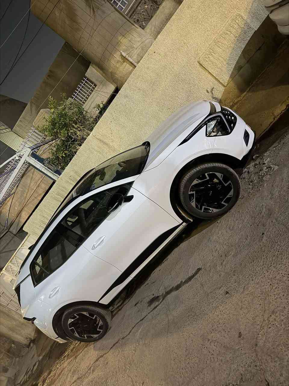 سلام عليكم سبورتج جيتي لاين اعلى مواصفات خليجية ماشية 7000 كم للاستفسار  ***********
