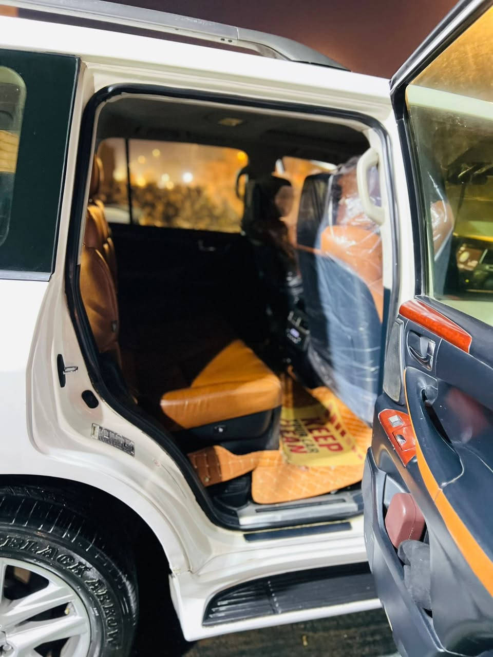 السلام عليكم لكزز للبيع موديل 2012 كير مكينه مكفولات موصفات لكزز معروفه رقم بغداد سياره صبغ عام العنوان بغداد الحبيبيه سعر 270 ورقه وبيه مجال ***********
