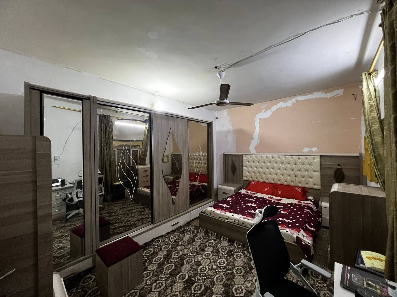 غرفة نوم مستخدمة نضيفة 8 قطع
السعر 550 
العنوان ؛ بغداد الكريعات شارع الكويتي 
***********
للحجز واتساب
