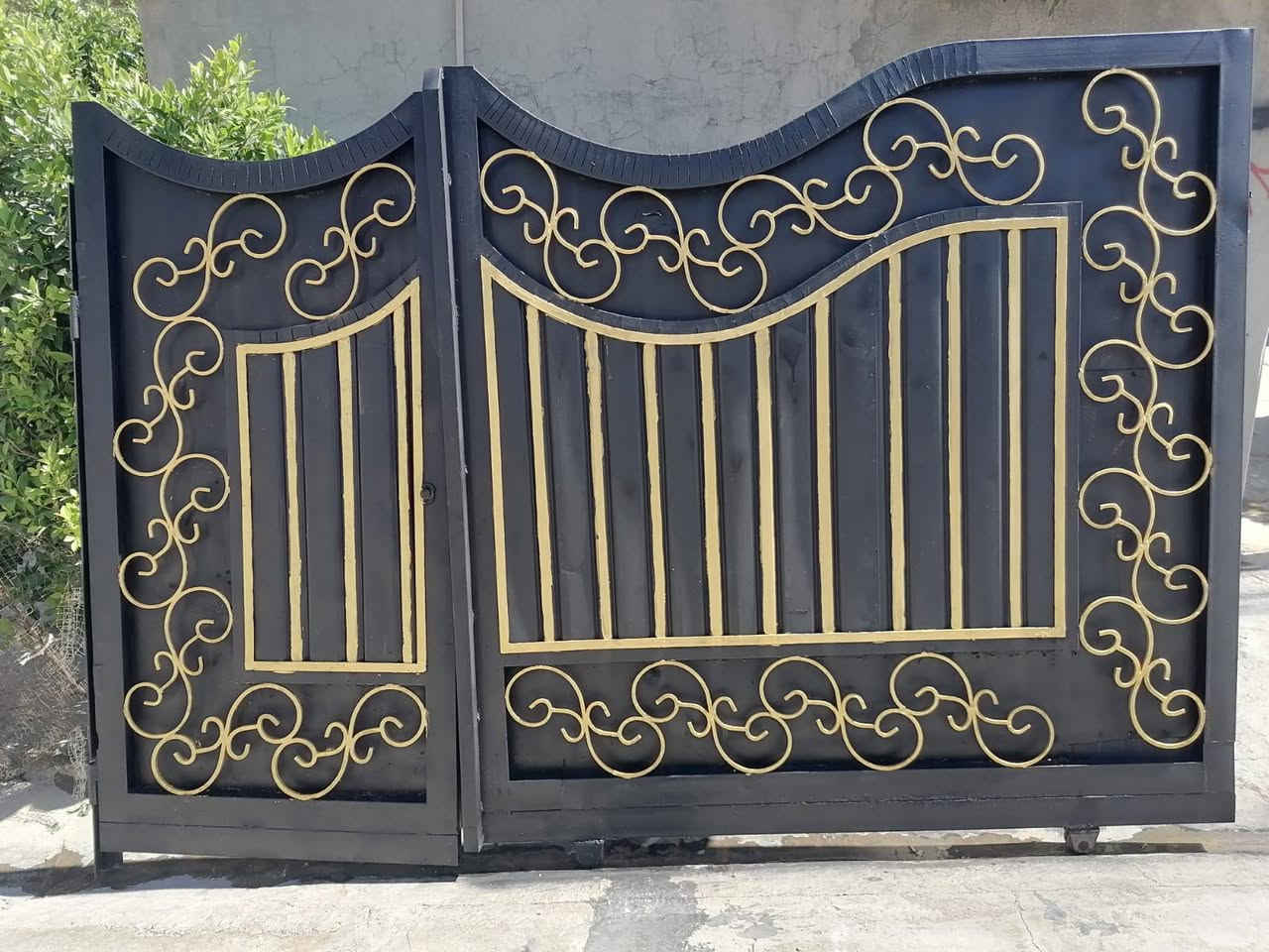 باب سلايت طول 3امتار وارتفاع 190 سعره 200 /***********
