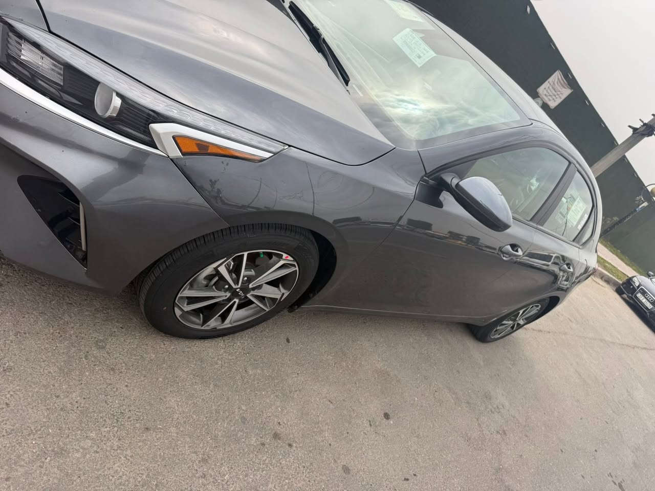 سلام عليكم 
كيا فورتي مديل 2023 وارد أمريكي 🇺🇸 
الحدث موضح بل صور 
السياره جديده مكينه 2000 دوش كير أي تي 
مكينه وكير صدر تبريد كهربائيات كله جديد وشغال 
تخم تاير جديد داخل ابيضّ 
ماشيه 40 الف حقيقي 
مكان بلديات 
***********
