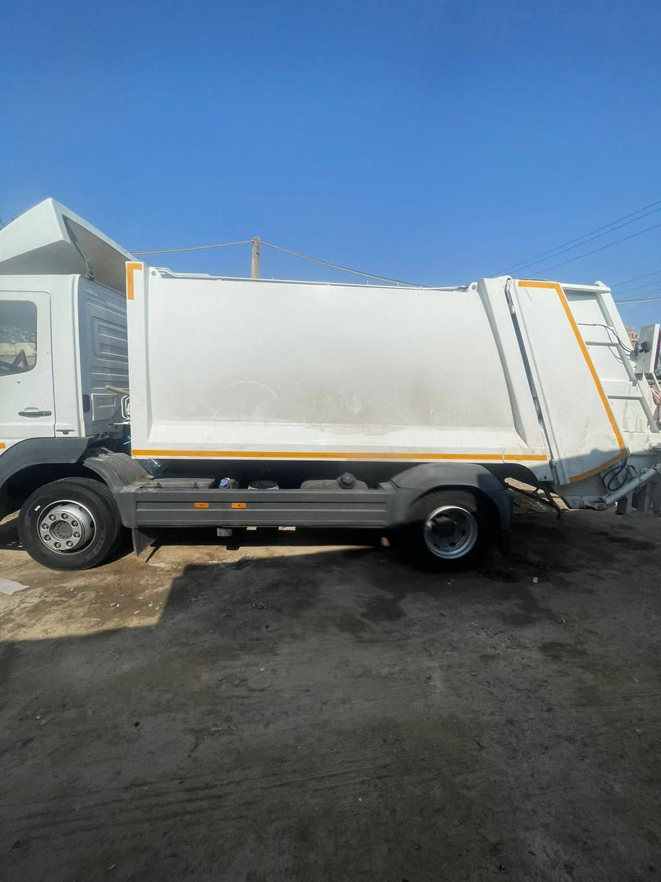 كابسة 10 طن مارسيدس تنك 2016. سيارة جديدة وجاهزه من كلشي استفسار على رقم ***********
