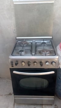 طباخ مصري اربع عيون كله شغال فرن شغال مال بيت نضيف السعر٧٥ تلفون ٠٧٨١٤...