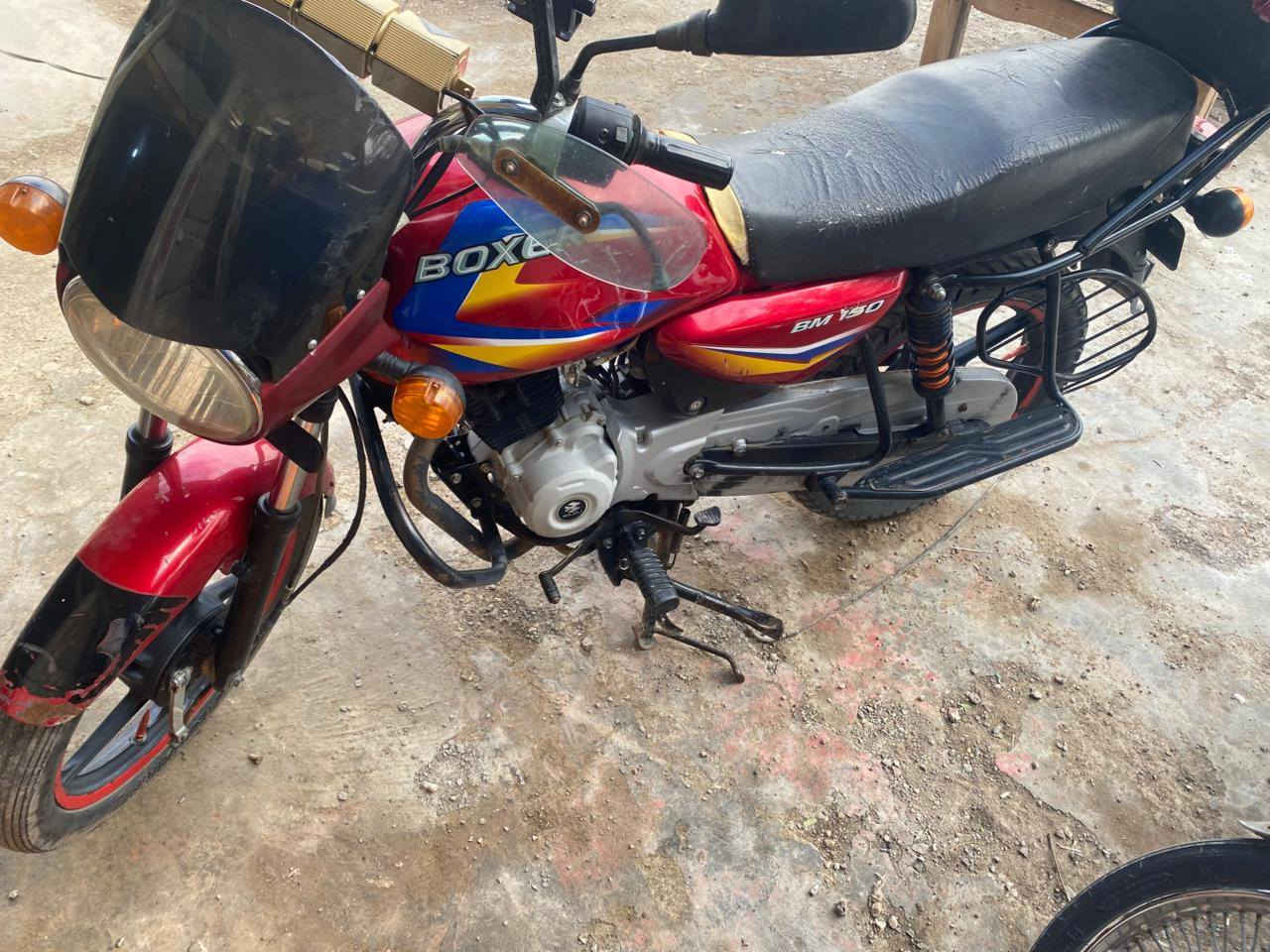 السلام عليكم  دراجه اللبيع بوكسر 2020 لا تبخير ولا تنقيص  مكان ديالى بلدروز امام عسكر رقم ***********
