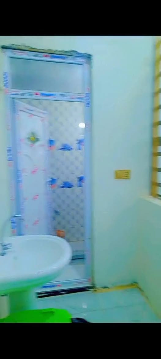 سلام عليكم بيت 100متر واجهيه 5 نزال 20 اساس صب سقف صب بورسلين سيراميك مثل مشوفون بصوره  بناء جديد مجمع بيتي 2قرب شارع 60  الاتصال ***********
