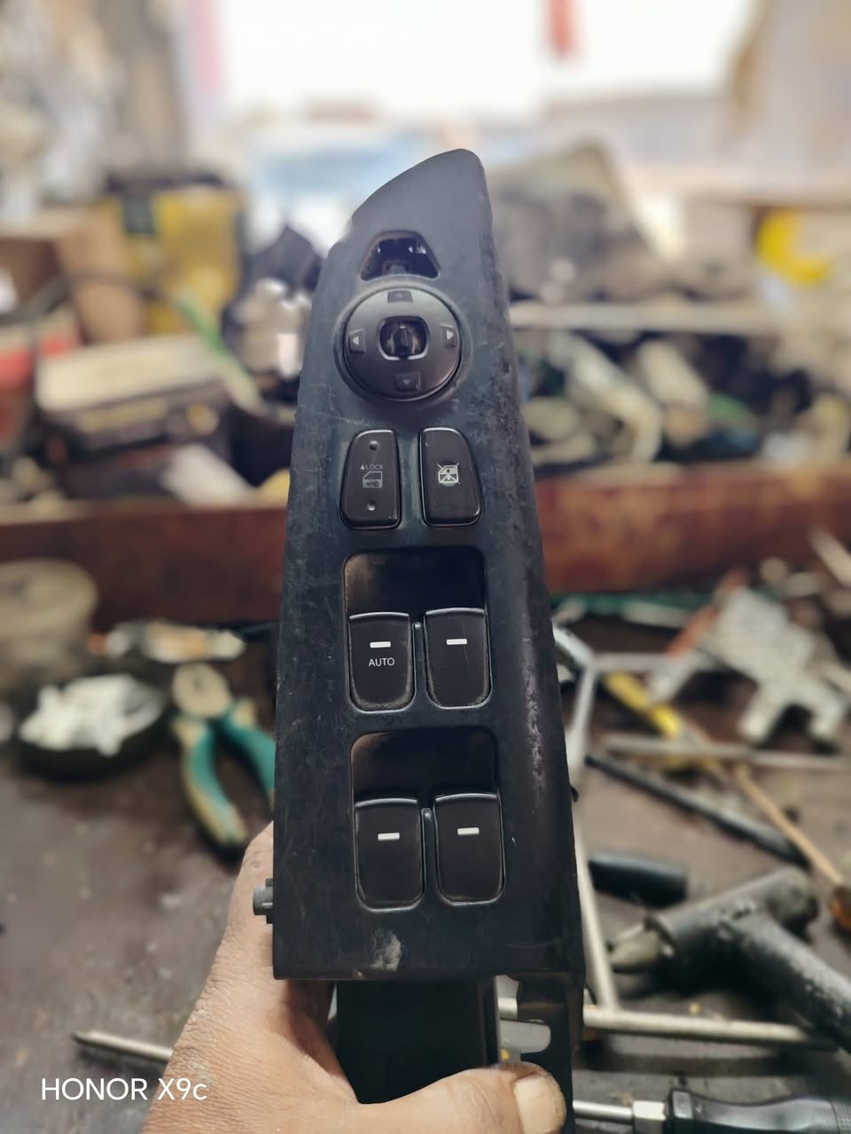 اللهم صلّ على محمد وآل محمد 
توصيل لجميع المحافظات 
تكحم تفيصخ
***********واتساب
العنوان الديوانية حولي الخصيمة مقابل الزرعه 
ورشة الصادق لتصليح مكائن جام واقفال السيارات
